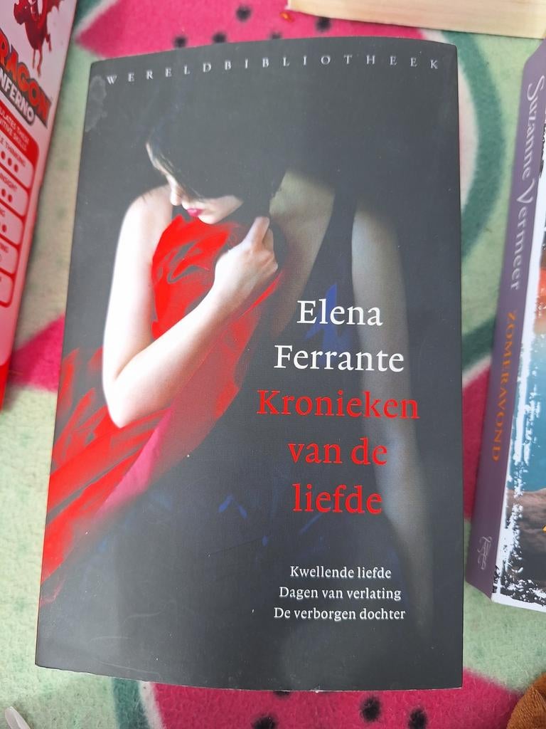 Elena Ferrante - Kronieken van de liefde, Boeken, Ophalen of Verzenden, Zo goed als nieuw, Elena Ferrante, Europa overig