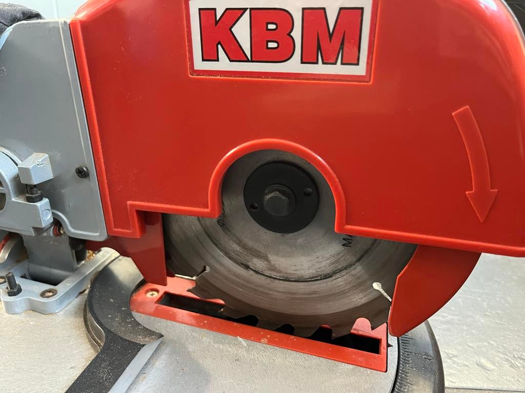 KBM Afkortzaag, Doe-het-zelf en Verbouw, Gereedschap | Zaagmachines, Ophalen, Gebruikt, 600 tot 1200 watt, Afkortzaag