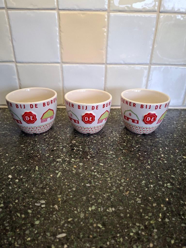 Douwe Egberts burendag mokjes Het gras is altijd groener...., Ophalen of Verzenden, Porselein, Overige stijlen, Kop(pen) en/of Schotel(s)