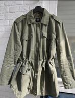 Blitse legerjas in groentint met 'Believe' borduursel, Ophalen of Verzenden, Gedragen, Maat 38/40 (M), Groen