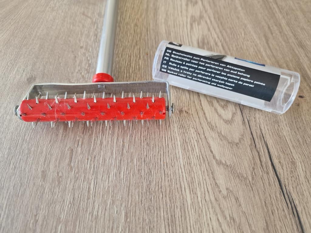 Behang perforator met uitschuifbare stok, Ophalen