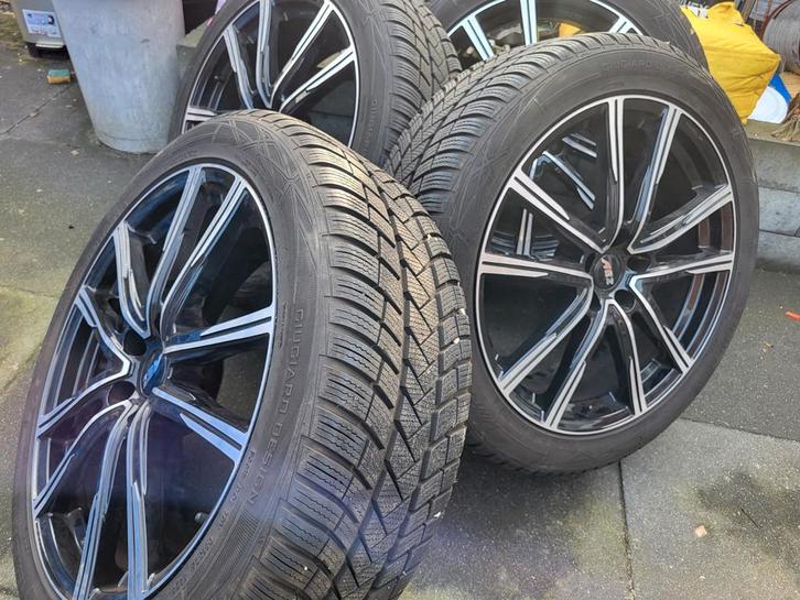 Renault 245/45/20 banden  Velgen - Nissan Qashqai, Auto-onderdelen, Banden en Velgen, Banden en Velgen, Winterbanden, 20 inch