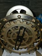 Klok met tandwielen, Ophalen