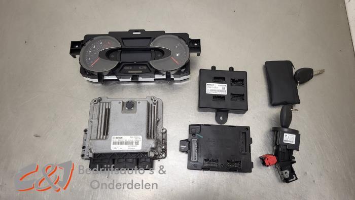 Kontaktslot + computer van een Renault Trafic, Gebruikt, -, Renault, -