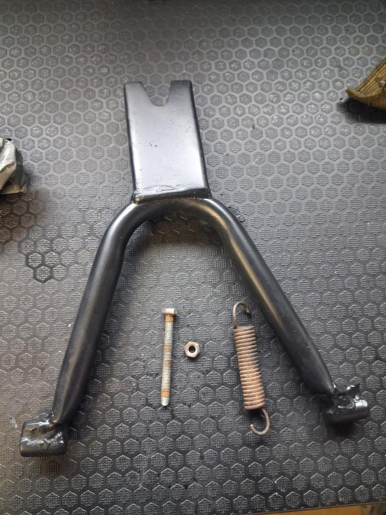 Tomos middenbok standaard met veer en bout, Ophalen of Verzenden