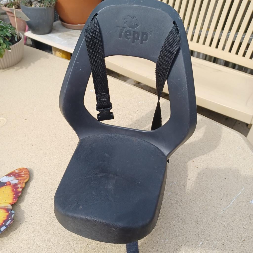 Achterzitje yepp junior  25 €, Fietsen en Brommers, Fietsaccessoires | Fietsstoeltjes, Gebruikt, Voetsteuntjes, Ophalen of Verzenden