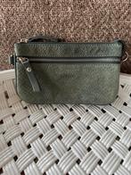 Lou lou Cluch donkergroen suède, Sieraden, Tassen en Uiterlijk, Tassen | Damestassen, Ophalen, Nieuw, Schoudertasje