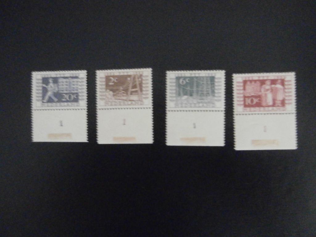 NL 1952; serie ITEP met PLAATNUMMERS LEES, Postzegels en Munten, Postzegels | Nederland, Verzenden, Na 1940, Postfris