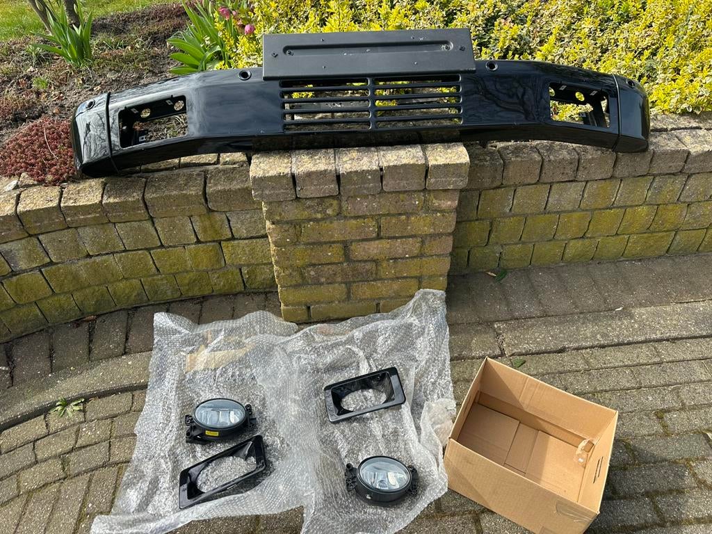 Voorbumper Mercedes G-Klasse,W463, met Verlichting, Auto-onderdelen, Ophalen of Verzenden, Gebruikt, Mercedes-Benz