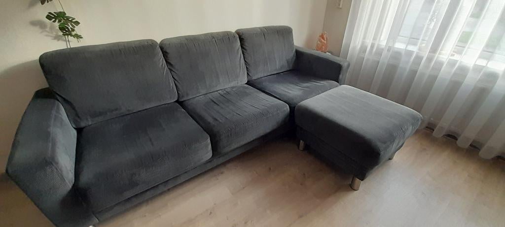 Grijze 3.5 zits rib bank met passende hocker mandje, Ophalen of Verzenden, Gebruikt, Stof