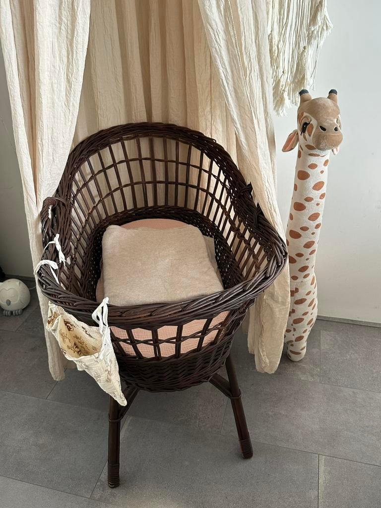 Rotan wiegje inclusief matras, Kinderen en Baby's, Babywiegjes en Ledikanten, Ophalen, Gebruikt, Wieg