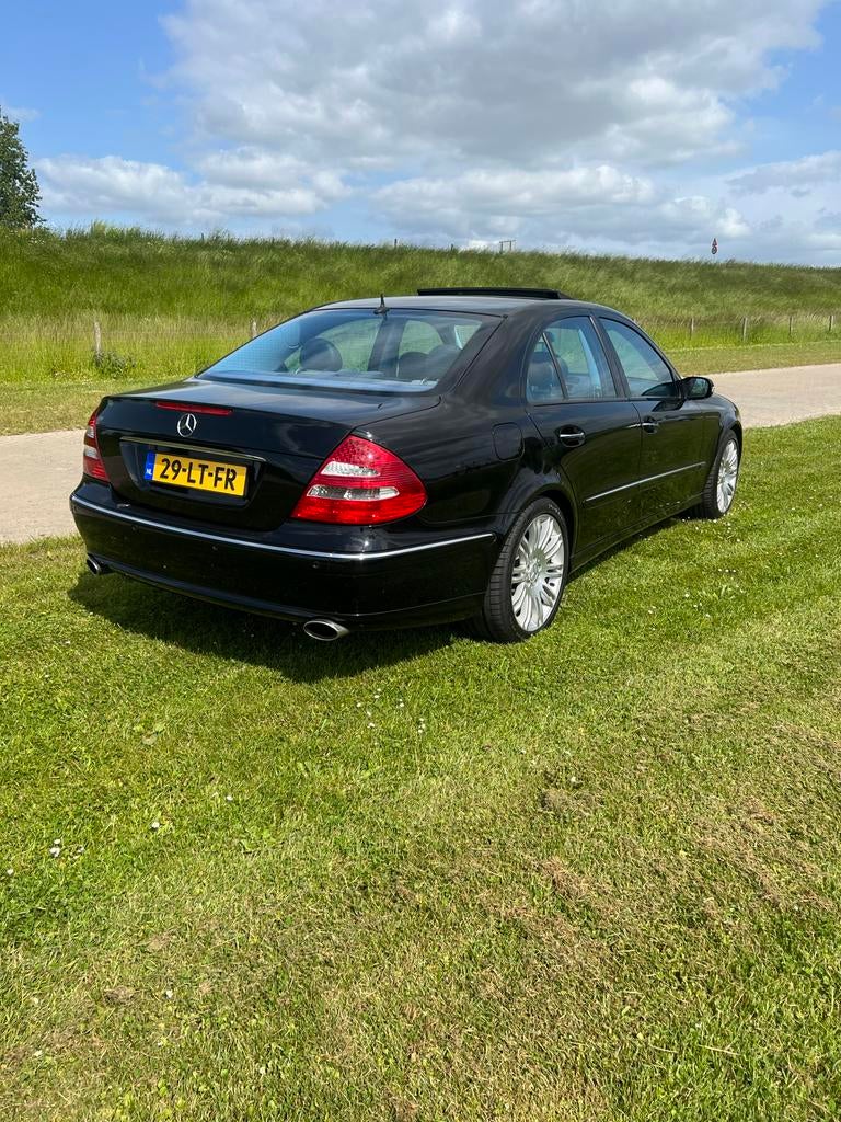 Mercedes W211 E200 AUT 2003 AVANTGARDE SCHUIFDAK, Auto's, Mercedes-Benz, Automaat, Achterwielaandrijving, 4 cilinders, 1505 kg