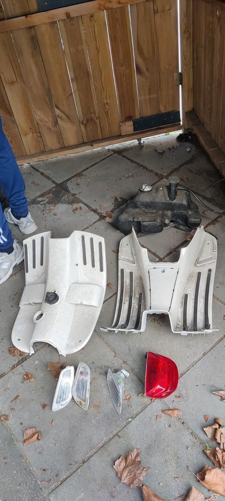 Scooter onderdelen: vespa Kappen, tank, koplamp, uitlaat, Ophalen of Verzenden, Gebruikt, Kap, Overige merken