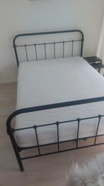 Zwart ijzeren tweepersoonsbed 200x140 cm, z.g.a.n., Ophalen