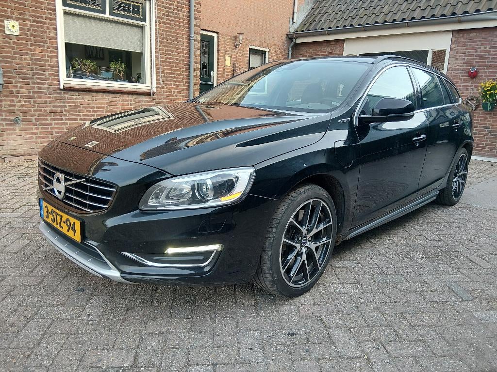 Volvo V60 D6 Plug-in Hybrid 2013 Zwart, Auto's, Automaat, 1849 kg, Zwart, 285 pk