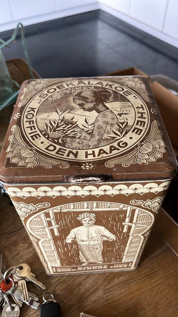 Groot winkelblik”Drinkt Soekalakoe Thee Den Haag”, Verzamelen, Blikken, Ophalen of Verzenden, Gebruikt, Thee