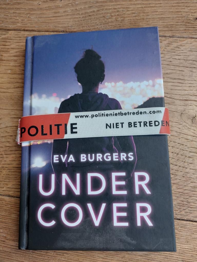 Undercover - Eva Burgers (Jeugdthriller), Boeken, Ophalen of Verzenden, Zo goed als nieuw, Eva Burgers, Nederland