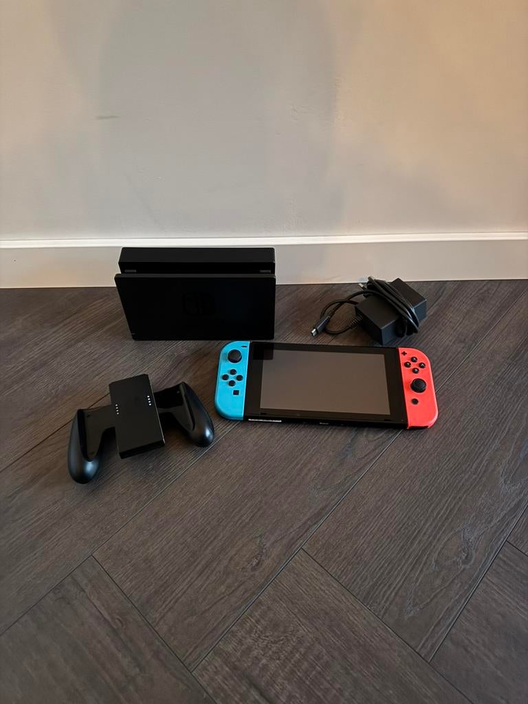 Nintendo Switch V1 Unpacthed, Spelcomputers en Games, Spelcomputers | Nintendo Switch, Zo goed als nieuw, Switch Original, Met 2 controllers