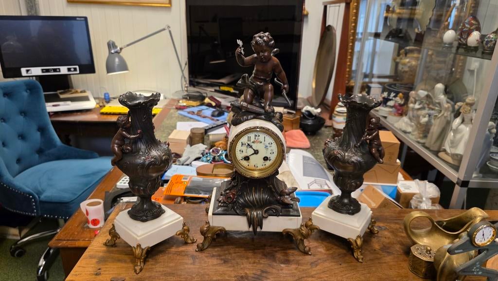 Mooi antiek Frans klokkenstel met puttys, Ophalen of Verzenden