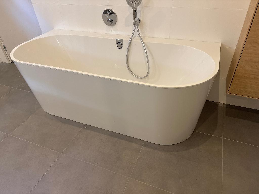 Bad Villeroy & Boch Oberon 2.0 Back to wall, Doe-het-zelf en Verbouw, Sanitair, Ophalen, Nieuw, Bad