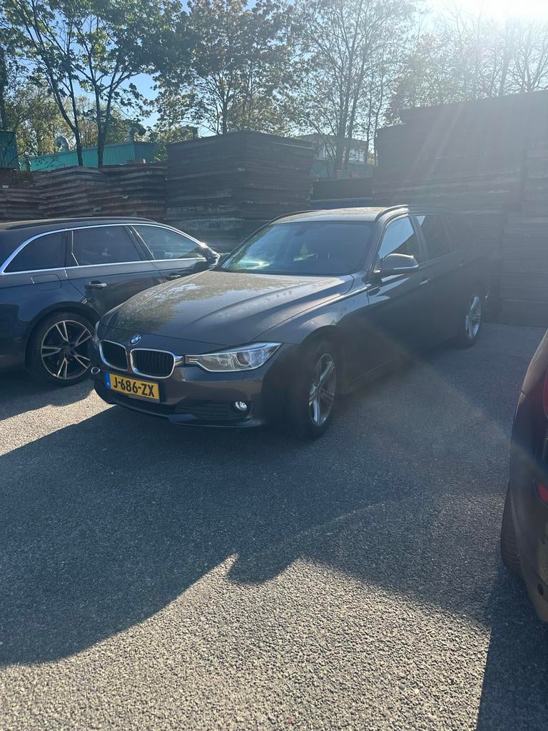 BMW 3-Serie 2.0 318D Touring AUT 2013 Grijs, Auto's, BMW, Automaat, 745 kg, Achterwielaandrijving, 1995 cc