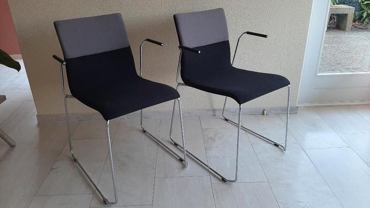 Twee design stoelen van Drisag, Huis en Inrichting, Stoelen, Zo goed als nieuw, Twee, Metaal, Stof, Zwart, Ophalen