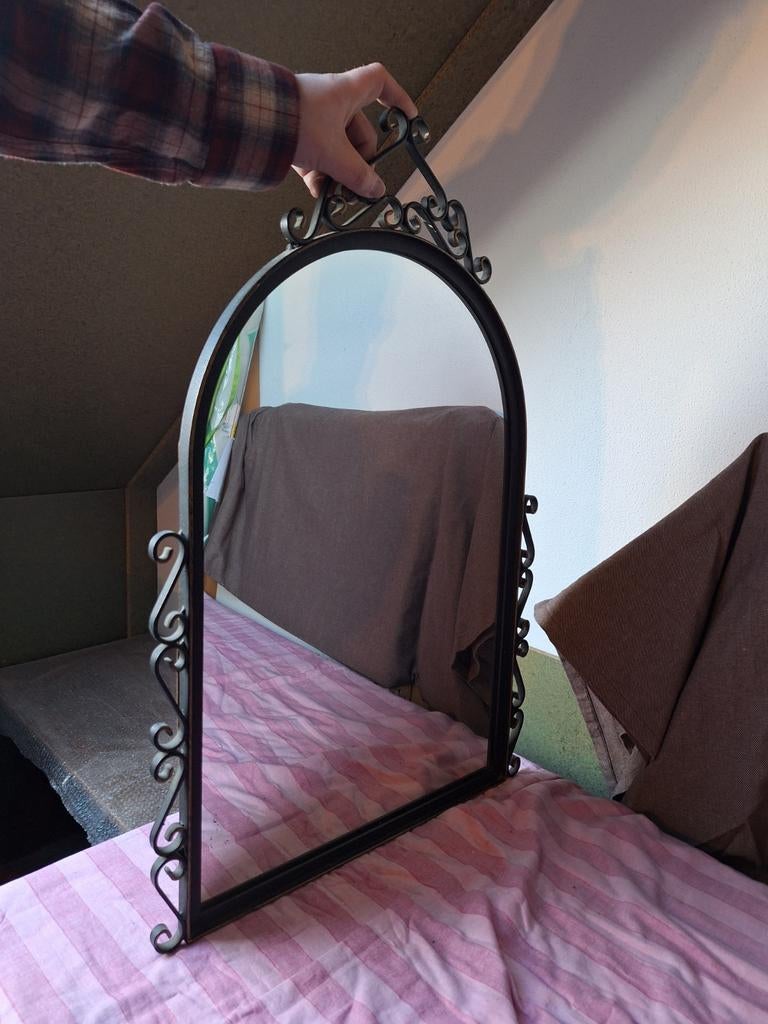 Spiegel met tafeltje, voor aan de muur. Met smeedijzer., Ophalen, Rechthoekig, Minder dan 50 cm
