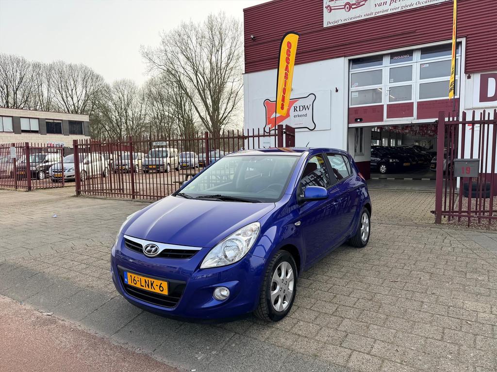 Hyundai I 20 1.4I Dynamic, 4 cilinders, 1396 cc, Blauw, Parkeersensor