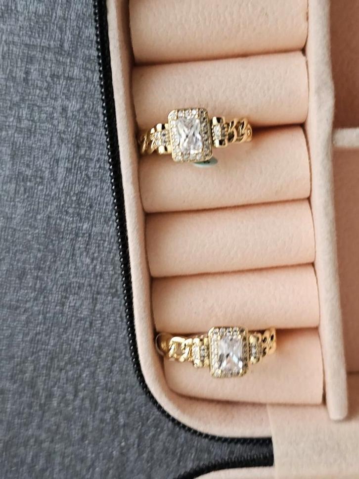 Gouden kleur  ringen met6 steentjes, Sieraden, Tassen en Uiterlijk, Ringen, Nieuw, Dame, 18 tot 19, Goud, Overige materialen, Met kristal