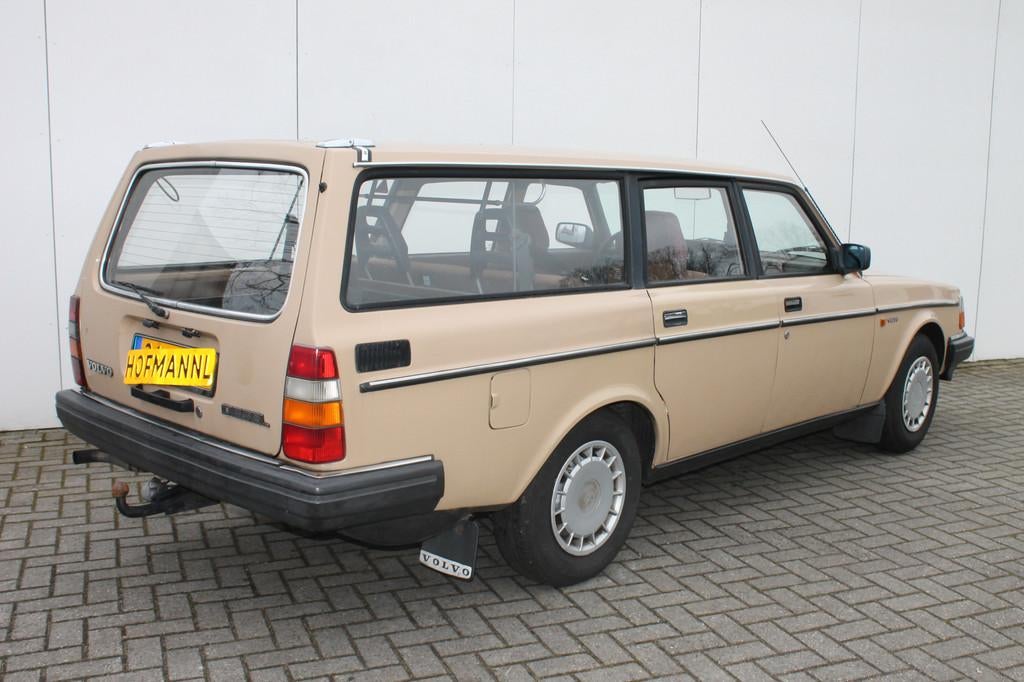 Volvo 240 Diesel met Overdrive (bj 1984), Auto's, Volvo, Achterwielaandrijving, Gebruikt, 82 pk, Beige