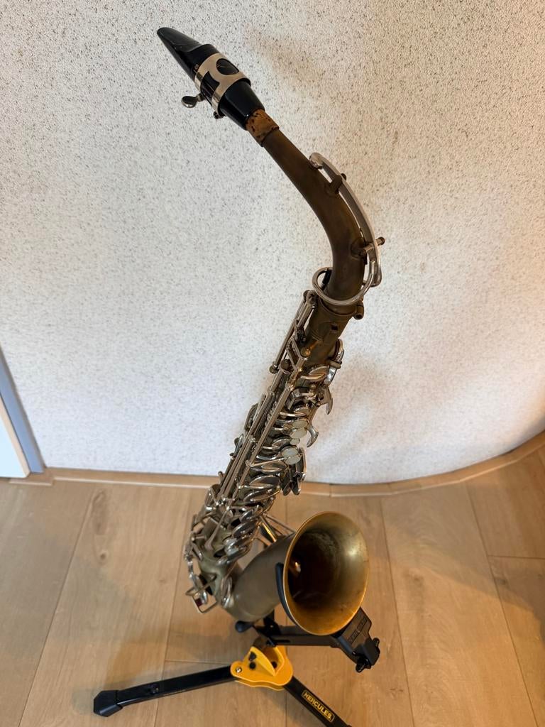 Buescher Aristocrat Serie IV Alt Saxofoon (1965-1970), Ophalen, Gebruikt, Alt, Met koffer