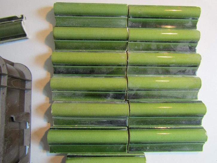 een partij antieke bolle randtegels, Antiek en Kunst, Antiek | Wandborden en Tegels, Ophalen of Verzenden