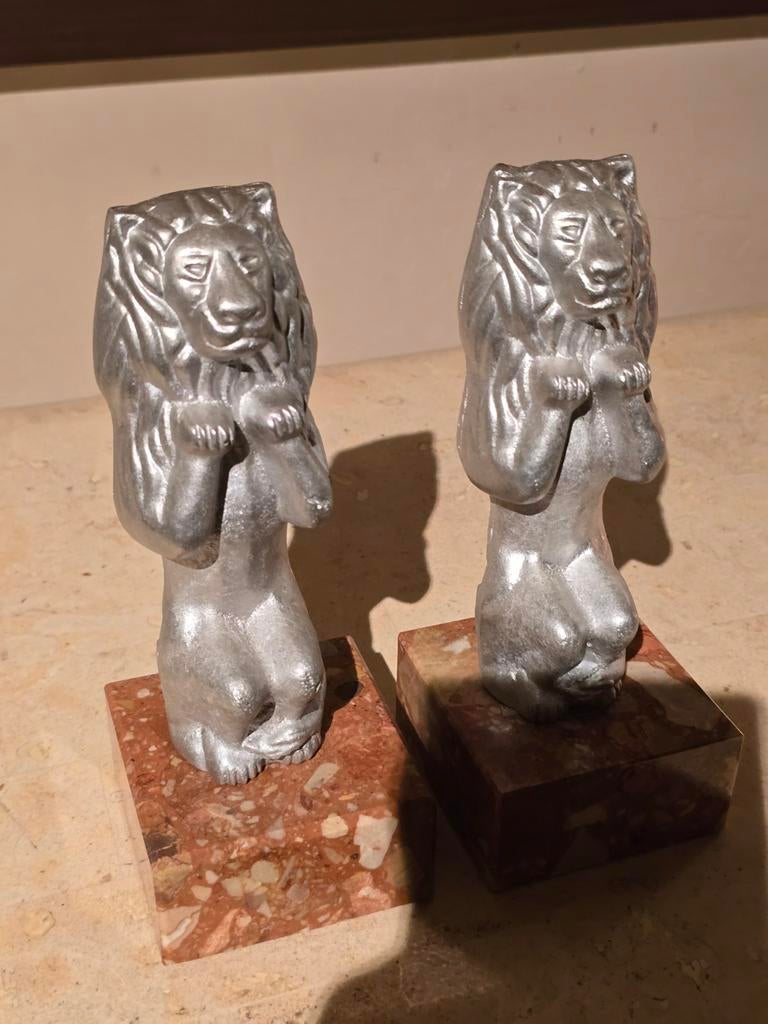 Set van 2 antieke leeuwen boekensteunen op marmeren voet, Verzamelen, Beelden en Beeldjes, Ophalen of Verzenden
