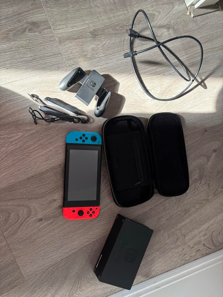 Complete Nintendo Switch met accessoires, Spelcomputers en Games, Games | Nintendo Switch, Ophalen of Verzenden, Gebruikt