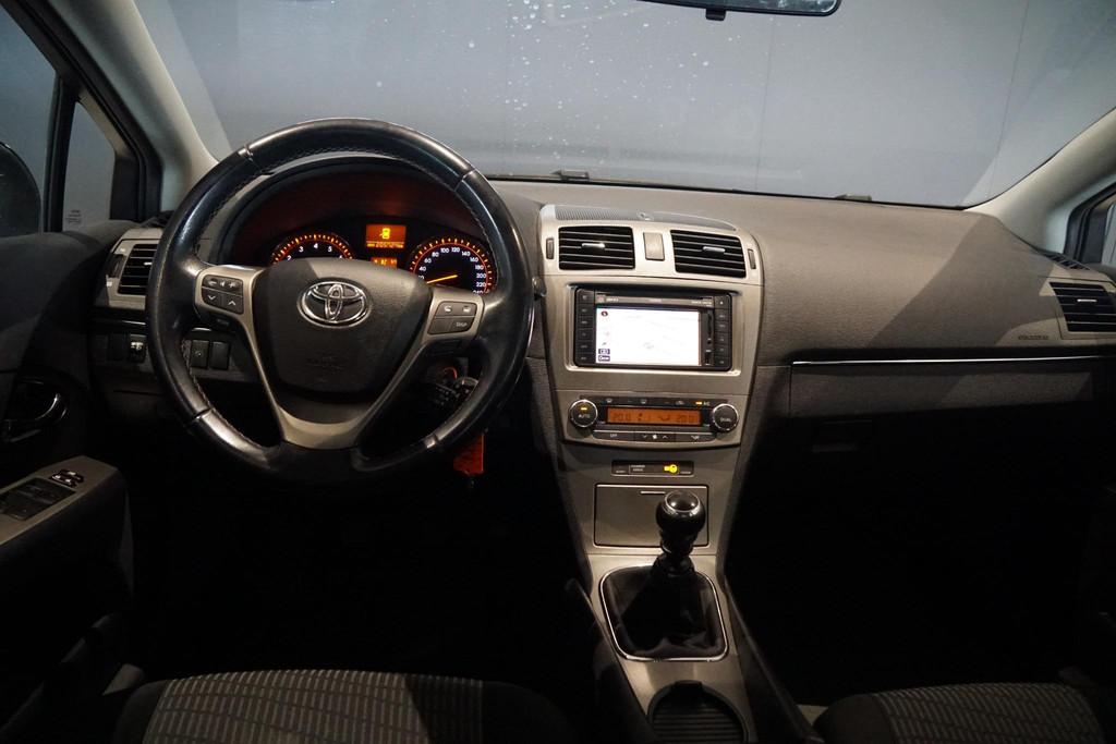 Toyota Avensis 1.8 VVTi Business + CAMERA / TREKHAAK, Voorwielaandrijving, Euro 5, Zwart, Bedrijf