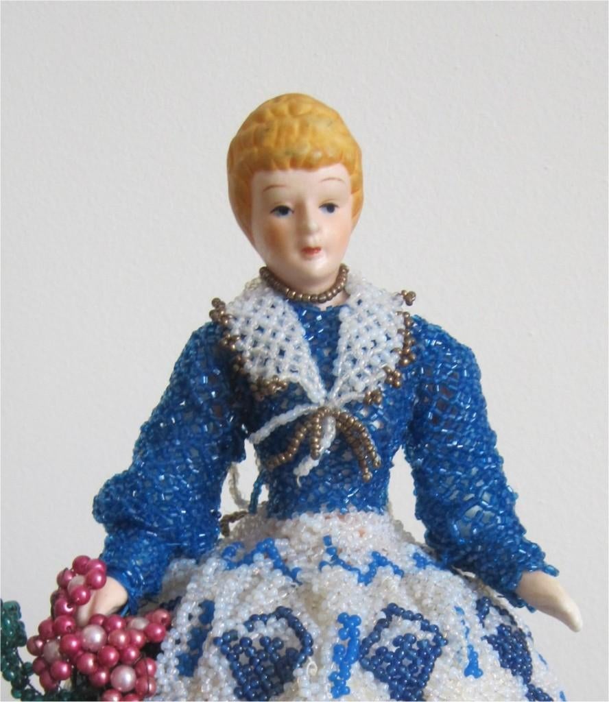 Halfdoll, uniek kunstwerkje, honderden kraaltjes, Antiek en Kunst, Ophalen of Verzenden
