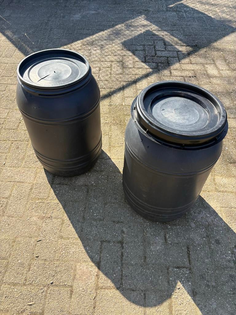 Twee voertonnen grijs 60 liter, Ophalen of Verzenden