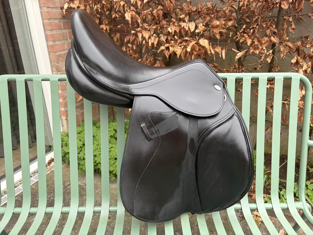 Kentaur perseus 17,5 inch, boommaat 2 springzadel zwart, Dieren en Toebehoren, Ophalen of Verzenden, Zo goed als nieuw, Springen