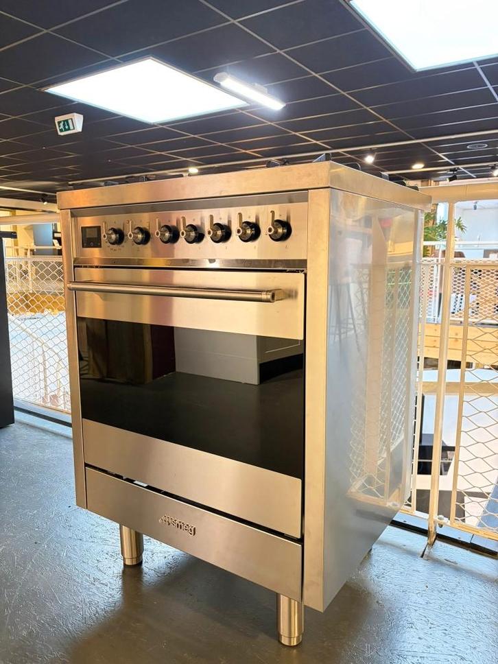 Smeg gasfornuis, 5 pits 70 cm breed, Witgoed en Apparatuur, Fornuizen, Nieuw, Vrijstaand, Gas, 5 kookzones of meer, 90 tot 95 cm