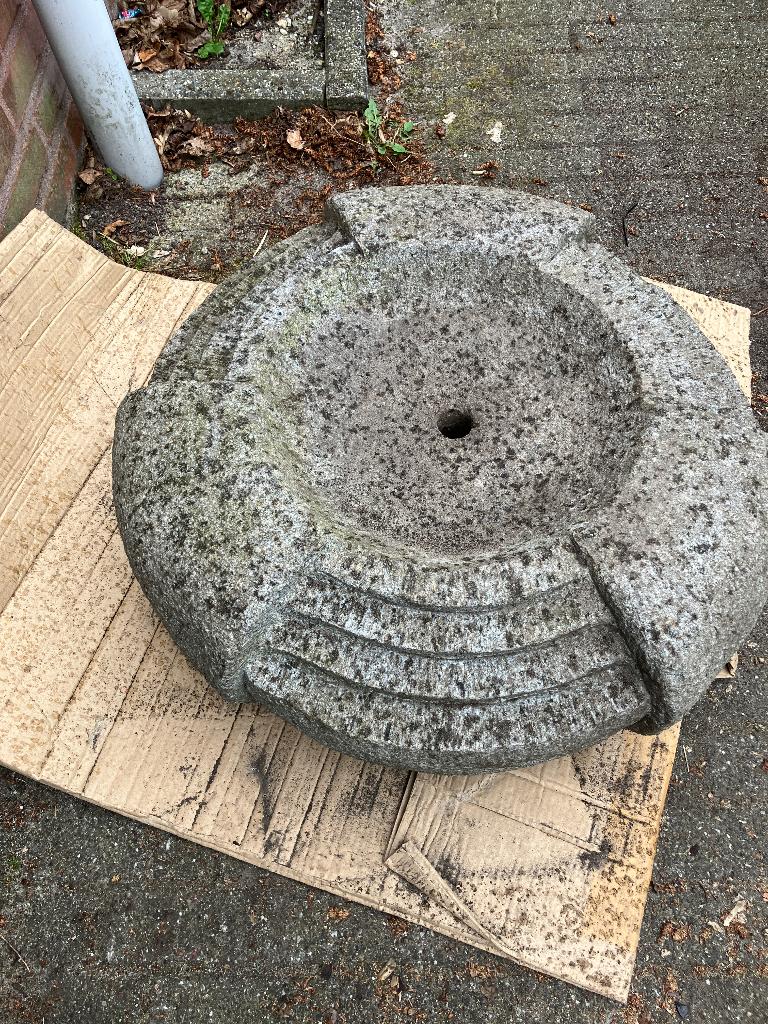 Waterornament, Ophalen, Gebruikt, Graniet, Waterornament