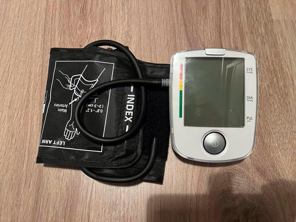 Beurer BM44 bloeddruk meter, Ophalen of Verzenden, Zo goed als nieuw, Overige typen