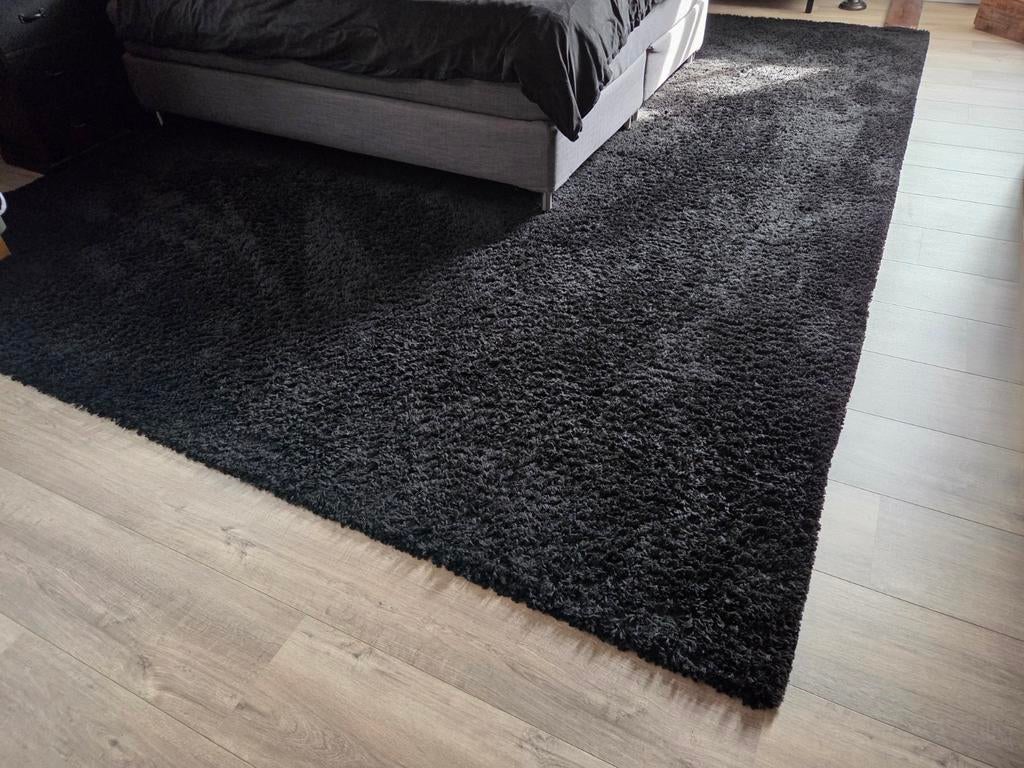 Zwart hoogpolig vloerkleed 300x400cm - in goede staat, Huis en Inrichting, Stoffering | Tapijten en Kleden, Ophalen, Zwart, 200 cm of meer