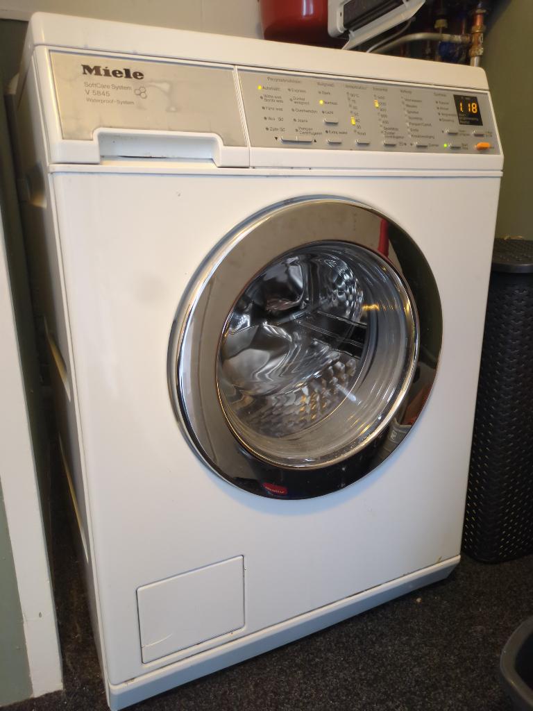 Wasmachine Miele SoftCare V 5845 (W 5845), Ophalen, Gebruikt, Voorlader, 85 tot 90 cm
