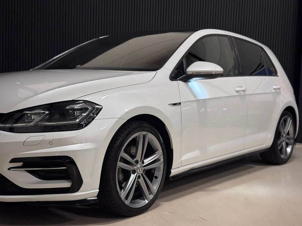 Volkswagen Golf 1.5 TSI R-LINE NAP | PANO | VIRTUAL | LED |, Auto's, Volkswagen, 4 cilinders, 150 pk, Alcantara, Wit