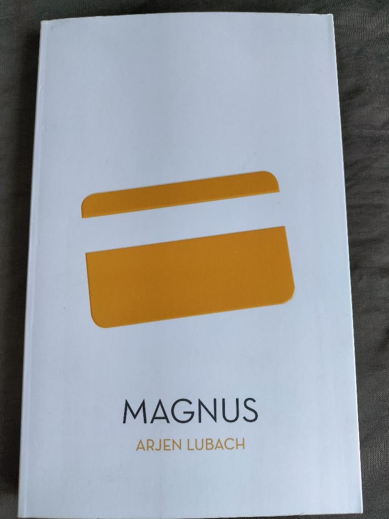 Arjen Lubach - Magnus, Boeken, Romans, Zo goed als nieuw, Nederland, Ophalen of Verzenden