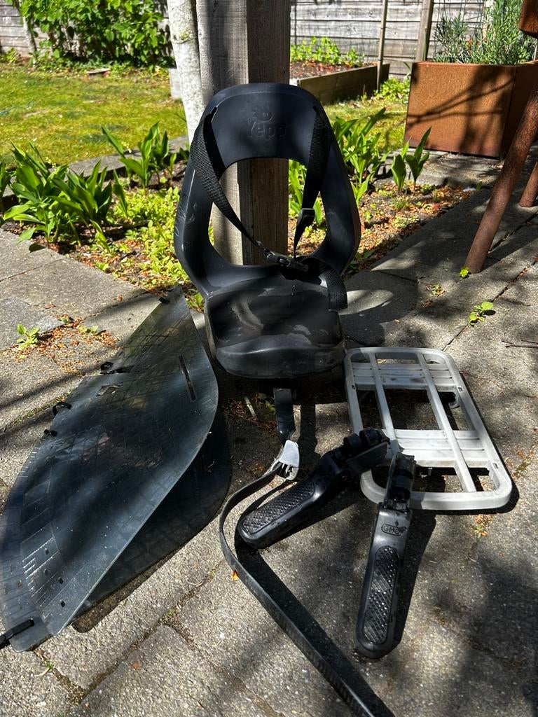 Yepp Thule junior achterzitje, Fietsen en Brommers, Fietsaccessoires | Fietsstoeltjes, Ophalen, Achterzitje, 9 t/m 36 kg, Gebruikt