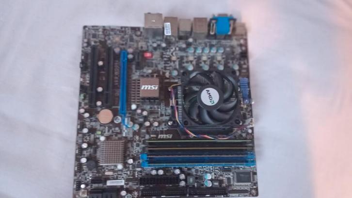 MSI AMD Moederbord met AMD Phenom II Processor en Koeler, Computers en Software, Moederborden, Gebruikt, AMD, DDR3, Ophalen of Verzenden