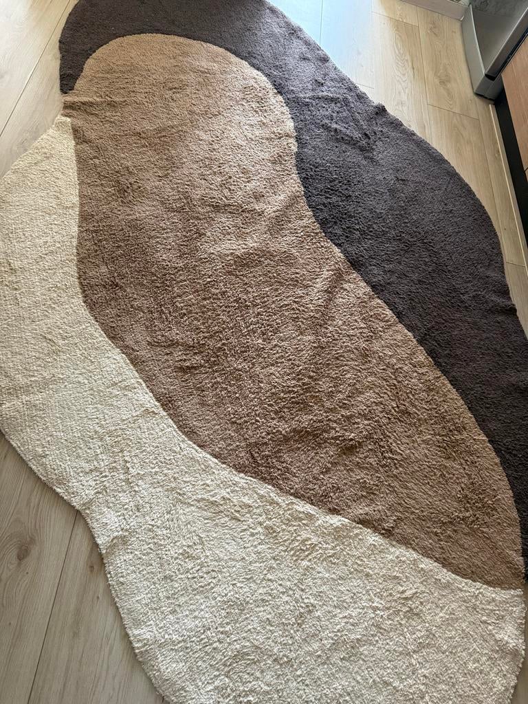 Modern zacht vloerkleed, Huis en Inrichting, 100 tot 150 cm, Beige, Ophalen of Verzenden, Zo goed als nieuw