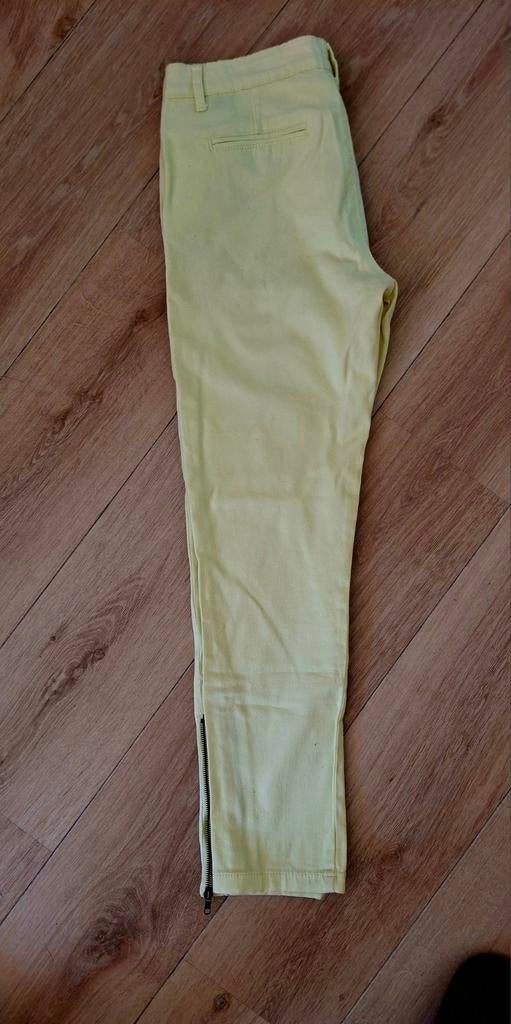Pastelgele broek, Zwart, Maat 42/44 (L), Ophalen of Verzenden, Zo goed als nieuw