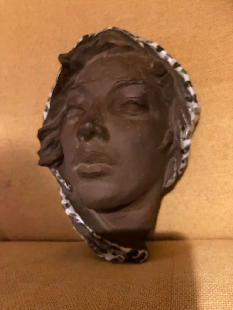 Karlsruhe Majolika  vrouwenhoofd, Minder dan 20 cm, Ophalen of Verzenden, Handgemaakt, Wanddecoratie